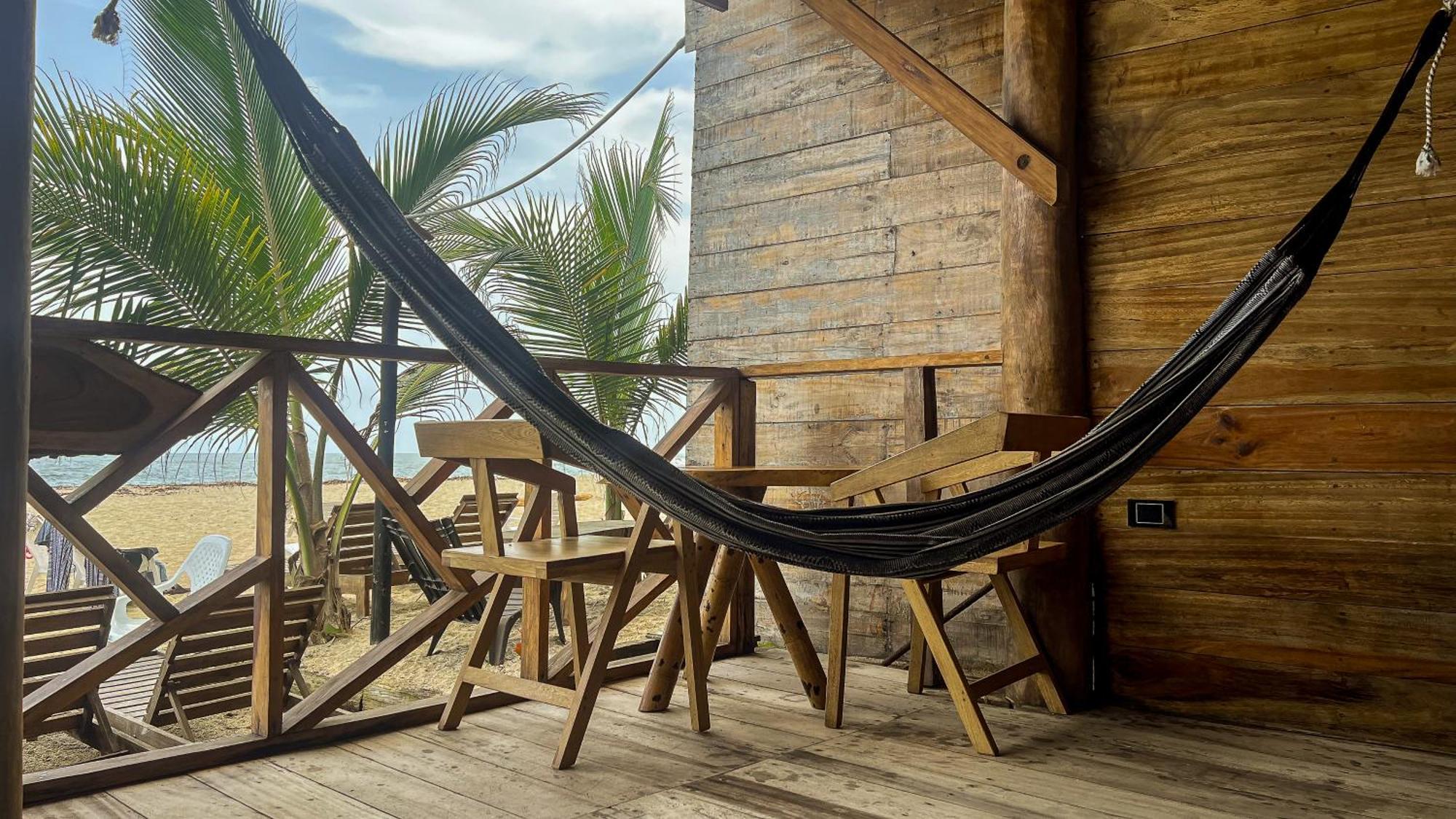 Hostal Mocambo Beach Guachaca ภายนอก รูปภาพ