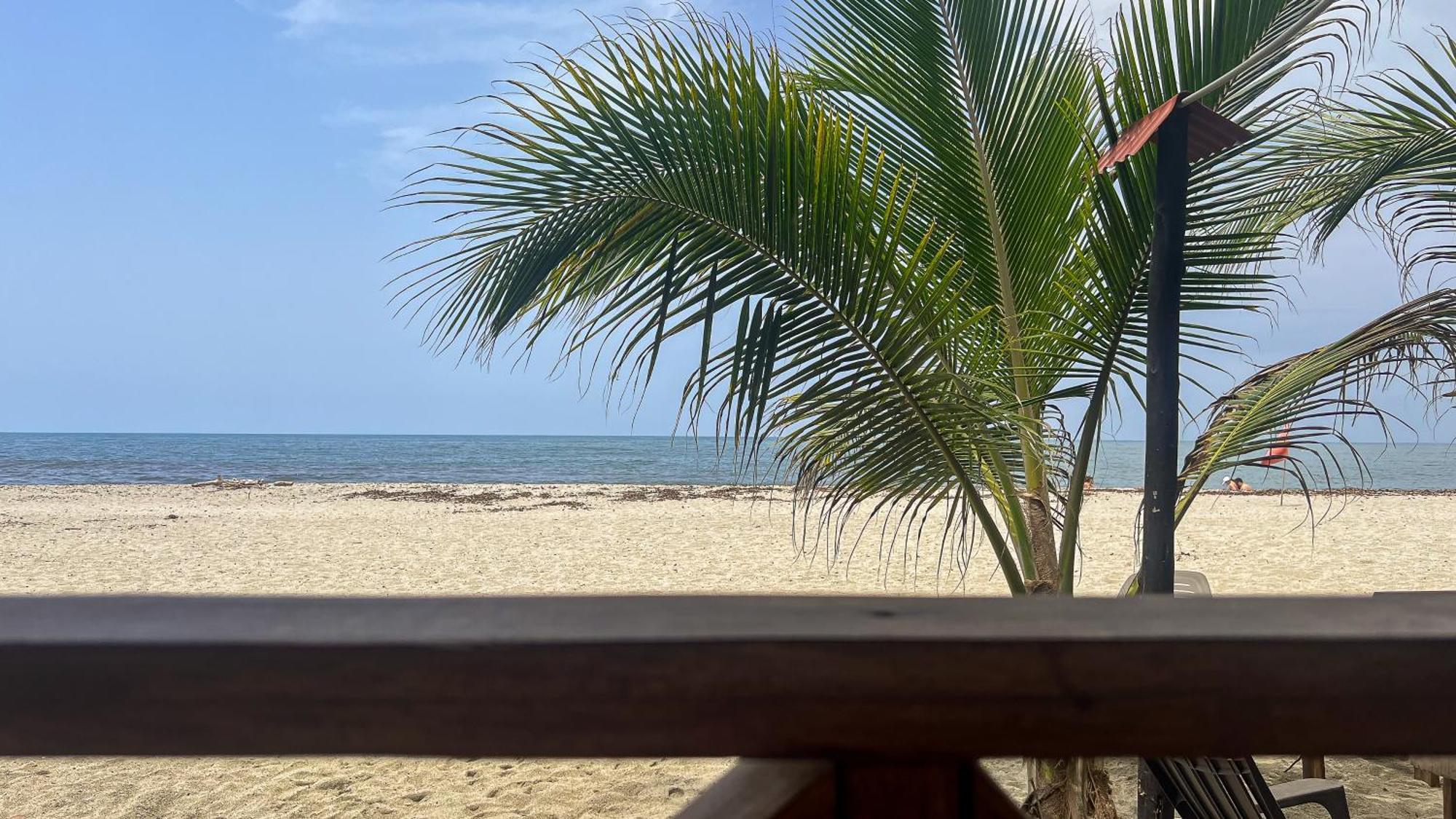 Hostal Mocambo Beach Guachaca ภายนอก รูปภาพ